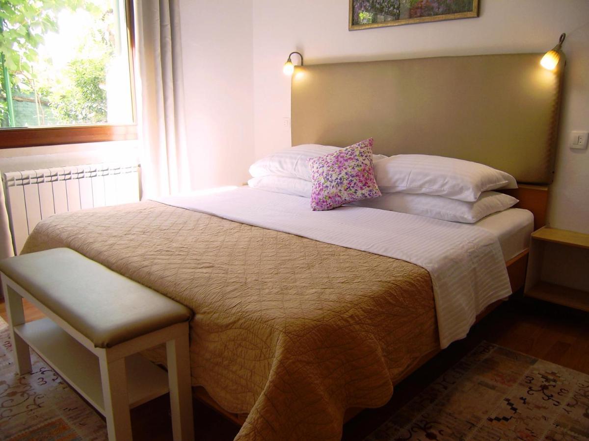 Apartments Iris Korcula Town Exterior photo